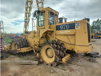 Ceļu veltnis CATERPILLAR 815B: foto 2