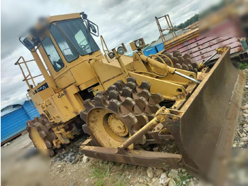 Ceļu veltnis CATERPILLAR 815B: foto 3