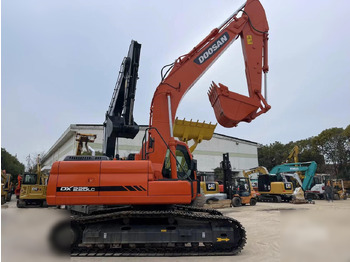 Kāpurķēžu ekskavators DOOSAN DX225LC