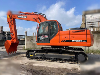 Kāpurķēžu ekskavators DOOSAN DX225LCA