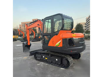 Kāpurķēžu ekskavators DOOSAN DX60