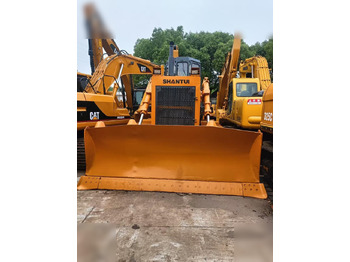 Buldozers SHANTUI