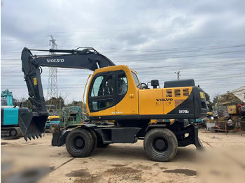 Riteņu ekskavators VOLVO