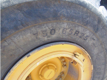 Riteņu iekrāvējs VOLVO L110H