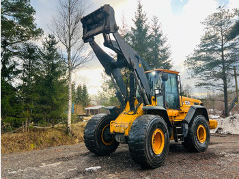 Riteņu iekrāvējs JCB 456