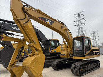 Kāpurķēžu ekskavators CATERPILLAR 320B