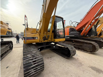 Kāpurķēžu ekskavators CATERPILLAR 320B