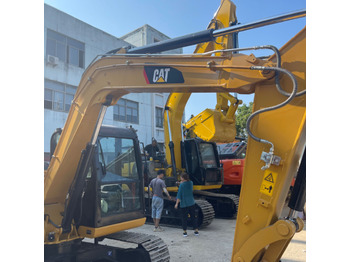 Ekskavators CATERPILLAR