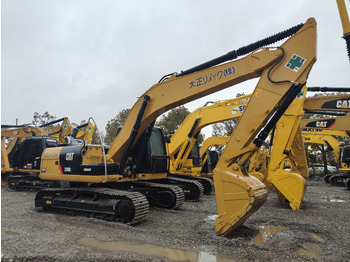 Kāpurķēžu ekskavators CATERPILLAR 320D