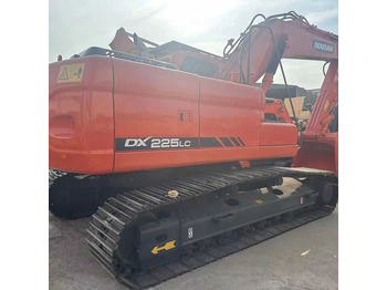 Kāpurķēžu ekskavators DOOSAN DX225LC