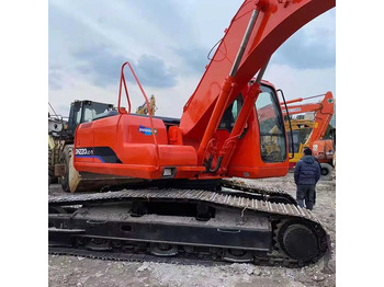 Kāpurķēžu ekskavators DOOSAN DH220