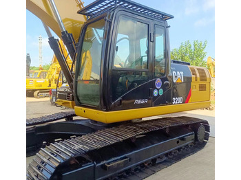 Ekskavators CATERPILLAR 320D