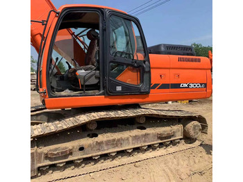 Kāpurķēžu ekskavators DOOSAN DX300
