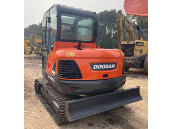 Kāpurķēžu ekskavators DOOSAN DX60