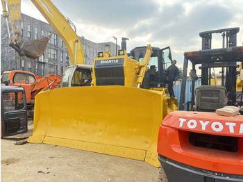 Buldozers SHANTUI