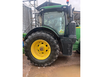 Traktors JOHN DEERE 8320R