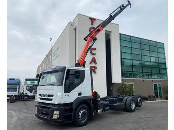 Kravas auto ar manipulatoru IVECO