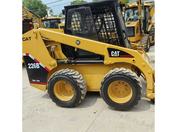 Kompaktiekrāvējs CATERPILLAR 226B