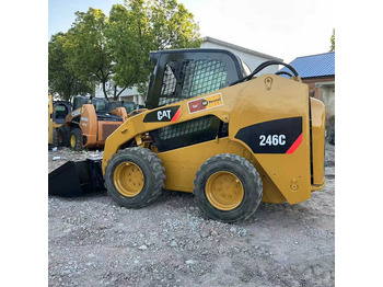 Kompaktiekrāvējs CATERPILLAR 226