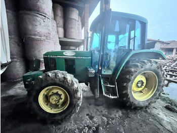 Traktors JOHN DEERE 6200