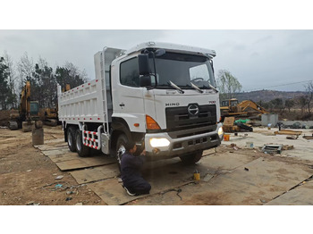 Kravas automašīna pašizgāzējs HINO