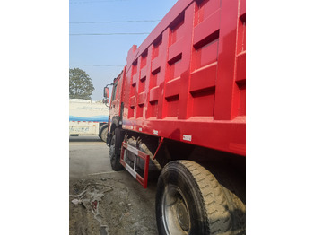 Kravas automašīna pašizgāzējs SINOTRUK HOWO