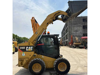 Kompaktiekrāvējs CATERPILLAR 226B