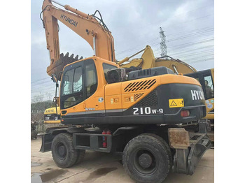 Ekskavators HYUNDAI