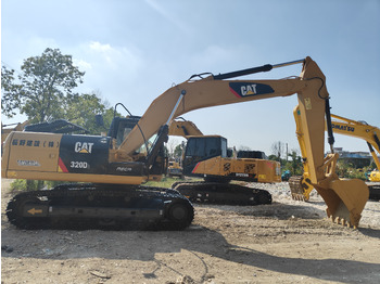 Kāpurķēžu ekskavators CATERPILLAR 320D
