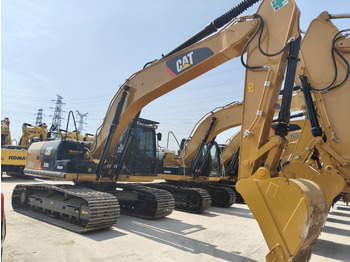 Kāpurķēžu ekskavators CATERPILLAR 320D2