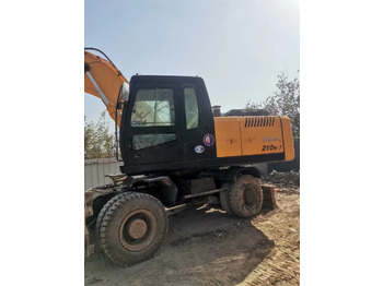 Riteņu ekskavators HYUNDAI R210