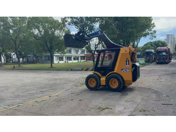 Kompaktiekrāvējs JCB ROBOT 185