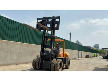 Dīzeļiekrāvējs TCM