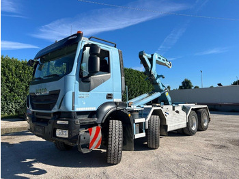 Pacēlājs ar āķi IVECO Trakker