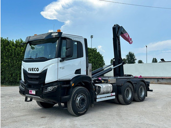 Pacēlājs ar āķi IVECO Trakker