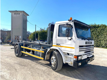Pacēlājs ar āķi SCANIA 82