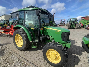 Traktors JOHN DEERE 5055E