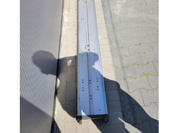 Buferis - Kravas automašīna BELKA ZDERZAK SCANIA 2266598 ORYGINAŁ CHWALIM116: foto 4