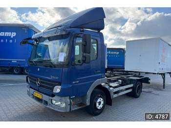 Konteineru vedējs/ Kravas automašīna ar noņemamā virsbūve MERCEDES-BENZ Atego 816