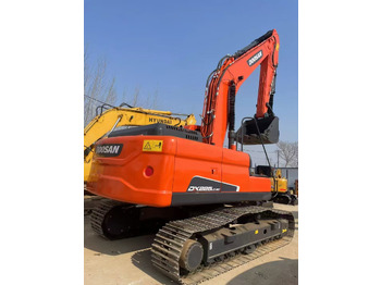 Kāpurķēžu ekskavators DOOSAN DH225