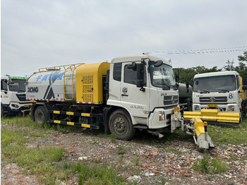 Asenizācijas mašīna Dongfeng Large Vacuum Suction Truck: foto 2
