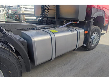 Jaunā Vilcējs sinotruk Howo 380hp 6x4 truck tractor for sale in Congo: foto 5