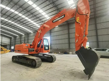 Kāpurķēžu ekskavators DOOSAN DX225