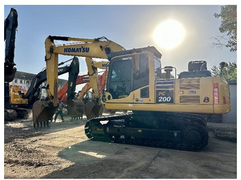 Kāpurķēžu ekskavators KOMATSU PC200-8