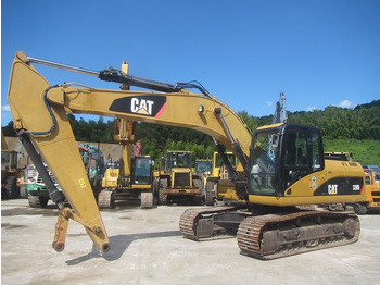 Kāpurķēžu ekskavators CATERPILLAR 320D