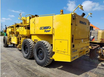 Asfalta frēze KOMATSU GC380F-2: foto 2
