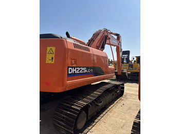 Kāpurķēžu ekskavators DOOSAN DH225