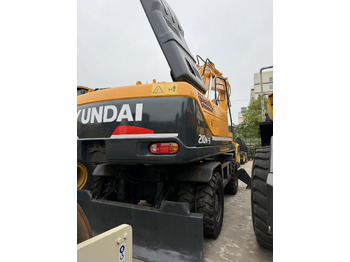 Riteņu ekskavators HYUNDAI R210