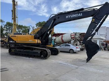 Kāpurķēžu ekskavators HYUNDAI