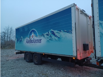 Piekabe dzērienu pārvadāšanai